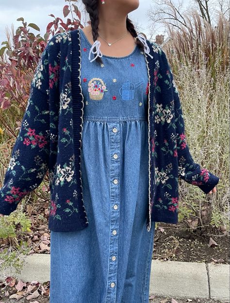 Cottagecore Winter Outfits Aesthetic, Cottagecore Cardigan Outfit, Grandmacore Outfit Aesthetic, Grandma Core Aesthetic Outfits, Grandma Cardigan Outfit, Plus Size Cottagecore Outfits, Spring Cottagecore Outfits, Vintage Grandma Aesthetic, Grandma Fashion Aesthetic