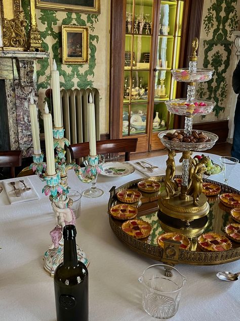 interior of a bridgerton / rococo / regency style house owned by the national trust in england Gilded Aesthetic, Rococo Party, Period Aesthetic, Regency Aesthetic, Marie Antoinette Party, Rococo Aesthetic, Dinner Party Ideas, Bridgerton Aesthetic, Prom Decor