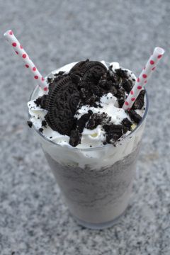 Cookies And Cream Milkshake, Oreo Milkshake, Delicious Drink Recipes, Milkshake Recipes, Oreo Cookie, Thirsty Thursday, God Mat, Smoothie Shakes, Milkshakes