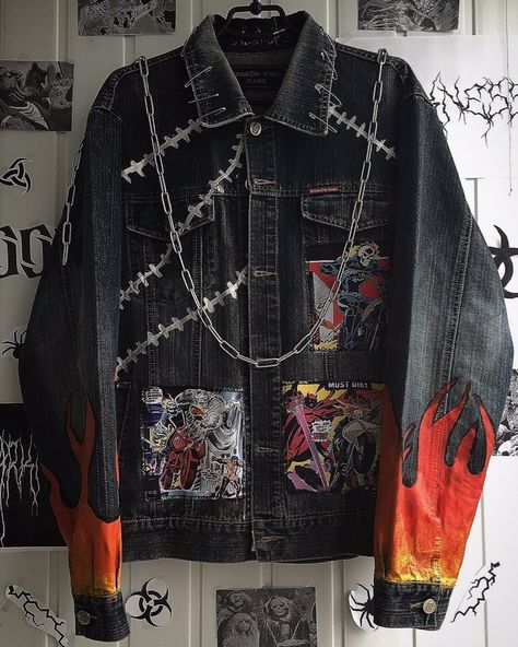 Emo Denim Jacket, Punk Fashion Diy, Jacket With Patches, Diy Denim Jacket, Alt Clothes, Battle Jacket, Alt Outfits, Diy Jacket, Diy Vetement