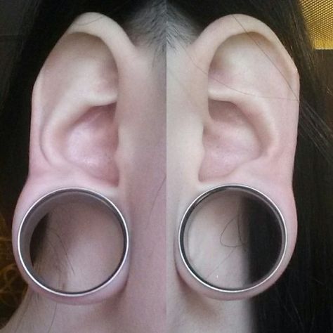 1 Inch Stretched Ears, Stretched Ears Aesthetic, Dream Piercings, Terezi Pyrope, No Eyebrows, Stretched Septum, Vertical Labret, Ear Stretching, Black Hair Dye