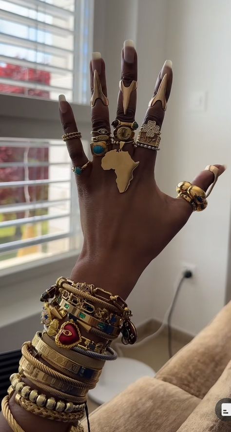 Afro Jewelry, Maximalist Jewelry, Chunky Gold Jewelry, Xoxo Jewelry, Dope Jewelry Accessories, Earthy Jewelry, Earthy Outfits, Dope Jewelry, Chunky Jewelry