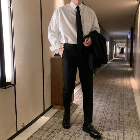 connor cobalt Faceless Male Aesthetic, Male Suit Aesthetic, Connor Cobalt, Aesthetic Outfits Men, Korean Boy, 가을 패션, Work Wardrobe, Black Suits, Classic Outfits