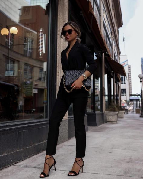 Maria Vizuete, Elegant Fits, Mia Mia Mine, Meeting Outfit, Mia Mia, Winter Travel Outfit, Christian Louboutin So Kate, Work Chic, Transition Outfits