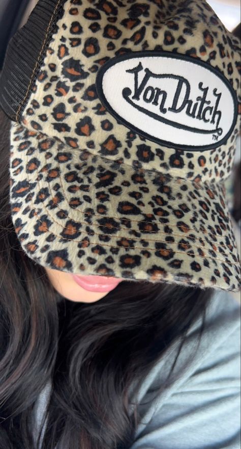 #vondutch #vondutchhat #cheetah Cheetah Print Outfits Y2k, Glamour Cheetah, Cheetah Print Aesthetic, Cheetah Print Clothes, Cheetah Print Y2k, Blonde Glamour, Cheetah Hat, Tatuaje Studio Ghibli, Von Dutch Hat