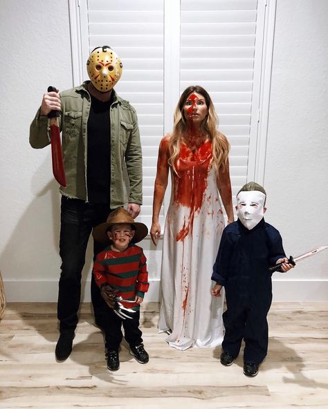 Halloween Family Costume Ideas to Make us Look Even Gorgeous Family Costumes Diy, Pelottava Halloween, Meme Costume, Movies Wallpaper, Horror Halloween Costumes, Movie Halloween Costumes, Couple Costumes, Unique Halloween Costumes, Scary Halloween Costumes