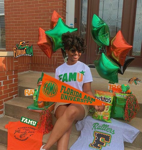 Decision Pictures, Famu Rattlers, Trendy Photos, College Announcements, College Bed, Hbcu Colleges, College Decision, High School Graduation Pictures, Bed Party