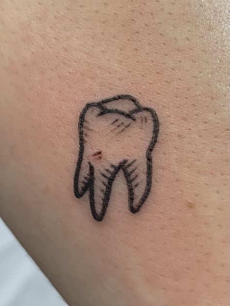 Traditional Tattoo Tooth, Tattoo Teeth, Tooth Tattoo, Line Art Tattoos, Stick And Poke, Creepy Art, First Tattoo, Pretty Tattoos, Body Mods