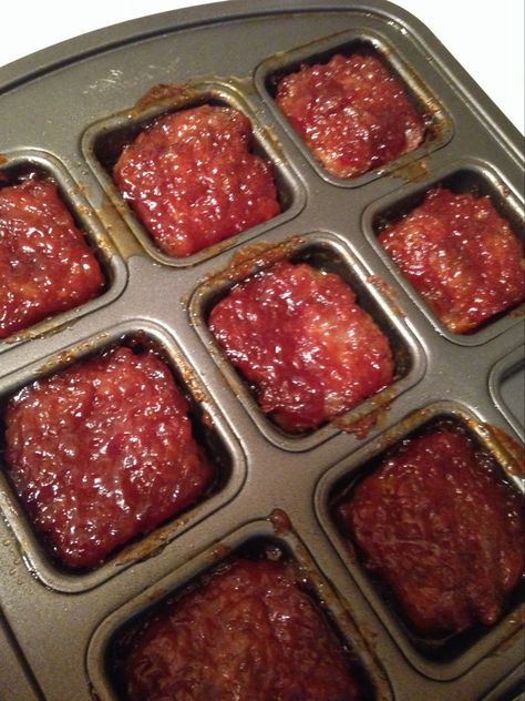 Pampered Chef Brownie Pan Recipes, Individual Meatloaf, Pampered Chef Brownie Pan, Mini Meatloaf Recipes, Muffin Pan Recipes, Tartiflette Recipe, Meatloaf Recipes Healthy, Mini Meatloaf, Mini Meatloaves