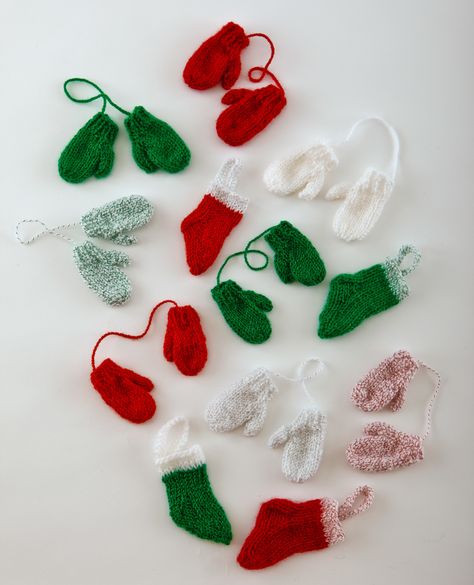 DIY Knit Mitten and Stocking Ornaments | AllFreeHolidayCrafts.com Easter Tree Diy, Knitted Christmas Decorations, Diy Tree Decor, Easter Tree Ornaments, Mitten Ornaments, Easter Tree Decorations, Stocking Ornament, Mini Accessories, Christmas Knitting Patterns