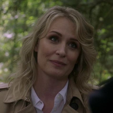 Samantha Smith Supernatural, Supernatural Mary, Mary Winchester, Supernatural Dr, Samantha Smith, Adorable Pictures, Winchester Supernatural, Step Daughter, Castiel