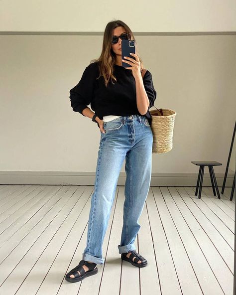 Fisherman Sandals Will Be Spring 2022's Biggest Sandal Trend | Who What Wear Fisherman Sandals Outfit, Sandal Outfits, Summer Shoes Trends, Neutral T Shirts, Draped Sweater, Outfit Plan, Sandals Outfit, Fisherman Sandals, Trending Sandals