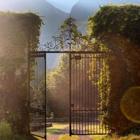 Chateau De Gudanes, Abandoned Mansions, French Chateau, Iron Gate, Abandoned Buildings, Abandoned Houses, Garden Gates, Nature Aesthetic, Pretty Places