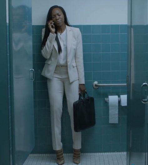 Insecure Outfits, Ceo Style, Yvonne Orji, Business Clothes, Lawyer Fashion, Issa Rae, Brand Photoshoot, Corporate Attire, Knee Length Skirt Pencil