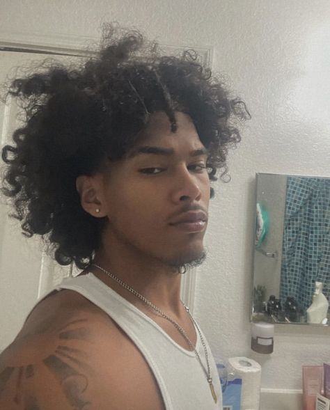 Mens Twists Hairstyles, Jamaican Men, Male Haircuts Curly, Black Hair Cuts, Cute Dreads, Taper Fade Haircut, Light Skin Men, Dark Skin Men, Black Men Hairstyles