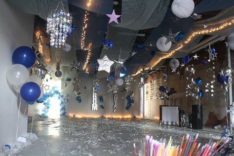 Star Themed Prom, Midnight Memories Prom Theme, Tacky Prom Decorations, Formal Decorations Ideas, 80s Prom Decorations, 1980s Prom Decorations, Prom Themes Disco, 80s Prom Aesthetic Decorations, Prom Decoration Ideas