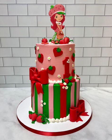 Strawberry Shortcake Characters Cake, Strawberry Shortcake Character Cake, Strawberry Shortcake Theme Cake, Zendaya Birthday, Strawberry Shortcake Birthday Cake, 1st Birthday Foods, Strawberry Birthday Cake, Shortcake Cake, Strawberry Shortcake Birthday