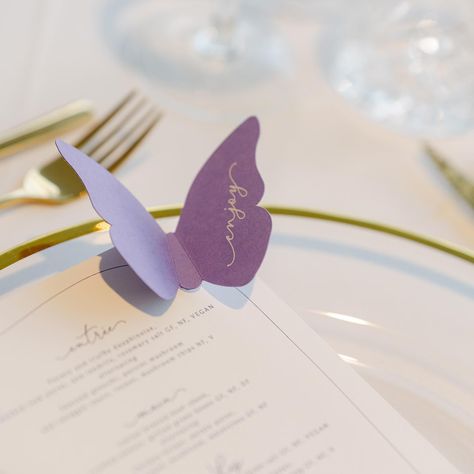 🏆 GALA AWARDS DINNER 🏆 Sprinkling a little magic on your feed with fluttering butterfly place cards 🦋 designed by the talented @adelphimou👌 Why butterflies? This total wellbeing global organisation is all about helping individuals transform their lives for a healthier future - mentally, physically, socially, financially and emotionally. 💜 Event stylist & management: @lnr_events_ Photographer: @emmahawkins_photography Florist: @aschajolie Tableware: @eventmerchantco Furniture: @social.... Name Place Cards Wedding, Butterfly Place, Butterfly Wedding Theme, Fluttering Butterfly, Butterfly Details, Event Stylist, Baby Event, Welcome Card, Name Place Cards