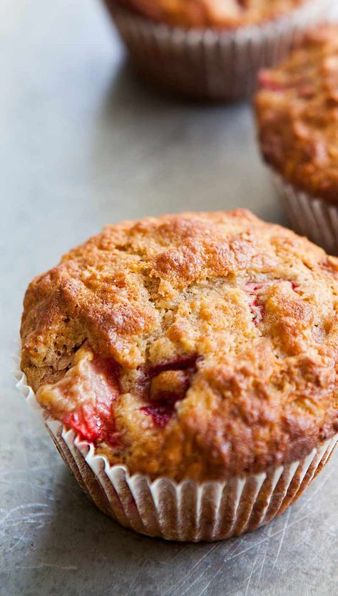 Strawberry Oatmeal Muffins Strawberry Oatmeal Muffins, Cinnamon Oatmeal Muffins, Oatmeal Muffin Recipes, Macerated Strawberries, Strawberry Oatmeal, Healthy Breakfast Muffins, Strawberry Muffins, Oatmeal Muffins, Berries Recipes