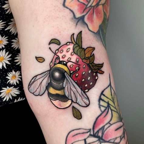 Neo Traditional Bee Tattoo, Traditional Bee Tattoo, Strawberry Tattoo, Fruit Tattoo, Mushroom Tattoos, Bee Tattoo, Lip Tattoos, Neo Traditional, Nature Tattoos