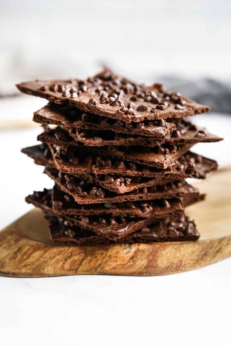 Brownie Brittle Recipe, Chocolate Brownie Bites, Brownie Bites Recipe, Brownie Brittle, Homemade Brownie, Mini Brownies, Chocolate Candy Recipes, Brittle Recipes, Chocolate Chip Brownies