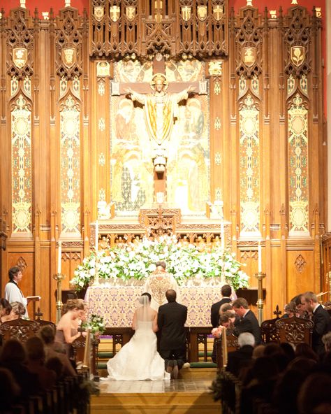 Episcopal Wedding, Castle Wedding Venues, Wedding Castle, Preppy Wedding, Castle Wedding Venue, Wedding Ceremony Traditions, City Bride, Church Flowers, Wedding Abroad