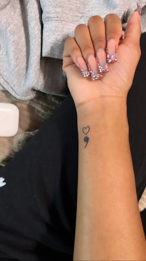 Simple Palm Size Tattoos Ideas, Cute And Dainty Tattoos, Dainty Tattoos Black Women, Side Thumb Tattoos Women, Cute Girly Tattoos Small Pretty, Side Hand Tattoos Words, Finger Tattoos Black Women, Small Tattoo Ideas Black Women, Heart On Finger Tattoo