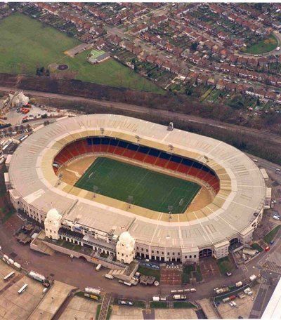 Old Wembley Stadium in the 1980s. English Football Stadiums, Ireland Football, Cardiff City Fc, Stadium Architecture, Huddersfield Town, England Football Team, Soccer Stadium, Sports Stadium, London Pictures