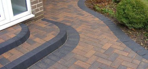 Footpath Ideas, Steps To Front Door, Driveway Steps, Interlock Paving, Block Paving Patio, Garden Ideas In Front Of House, Front Door Step, Front Garden Ideas Driveway, Block Paving Driveway