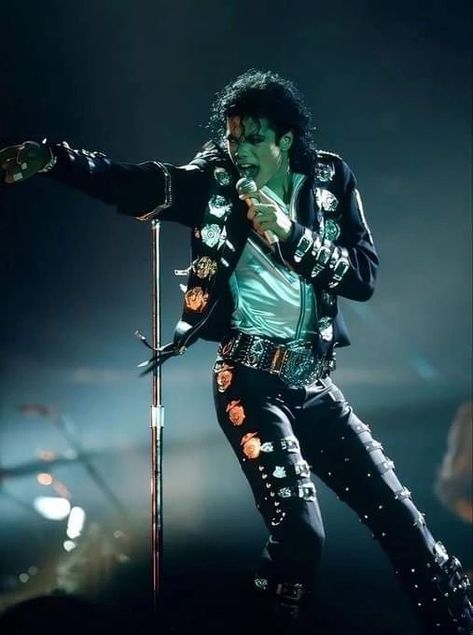 Bad Boy Entertainment, Michael Jackson Bad Tour, Mj Bad, Michael Jackson Poster, Michael Jackson Photoshoot, Michael Jackson Hot, Chris Columbus, Michael Jackson Bad Era, Hee Man