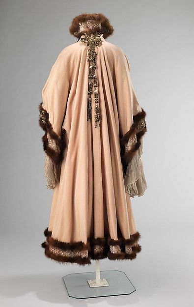 1902 Evening coat Designer: Jacques Doucet; wool, fur, silk (back view) Jacques Doucet, Evening Coat, 1900s Fashion, Afternoon Dress, Period Outfit, Costume Collection, Antique Clothing, Old Fashion, Edwardian Fashion