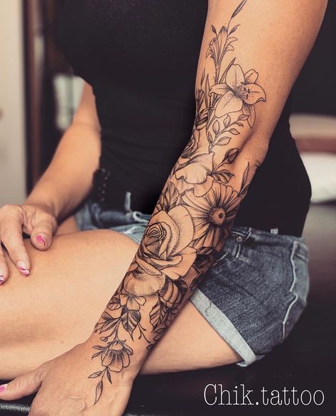 Instagram post by Chik.tattoo ⚓️ Steve • Aug 8, 2019 at 10:42pm UTC Easy Half Sleeve Tattoos, Jagua Gel, Mangas Tattoo, Forearm Flower Tattoo, Tattoo Diy, Beautiful Flower Tattoos, Marvel Tattoos, Tattoo Zeichnungen, Forearm Sleeve Tattoos