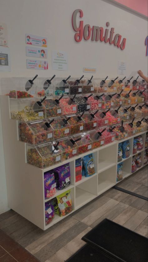 Candy Store Ideas Design, Small Candy Store Ideas, Candy Store Design Sweet Shops, Candy Counter Display, Candy Store Design Interior, Mobile Candy Shop, Small Candy Store Design, Mini Store Ideas, Kioscos Ideas