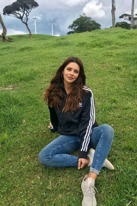 Sonam Bajwa, Punjabi Models, Celebrity Casual Outfits, Western Wear Outfits, Pakistani Fashion Casual, Bollywood Outfits, Casual College Outfits, Muslim Women Fashion, Effortlessly Chic Outfits