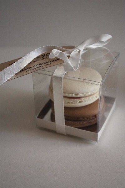 Bonbonniere Ideas, Modern Glam Wedding, Irregular Mirror, Macaron Boxes, Shop Bathroom, Almond Tree, Event Favors, Wedding Gifts For Guests, Gift Cake