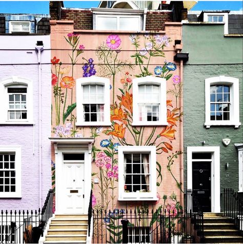 House Mural, Carlton House, Painted House, Colourful Buildings, Happy House, Hand Painted Walls, Roadside Attractions, Dream House Interior, Country House Decor