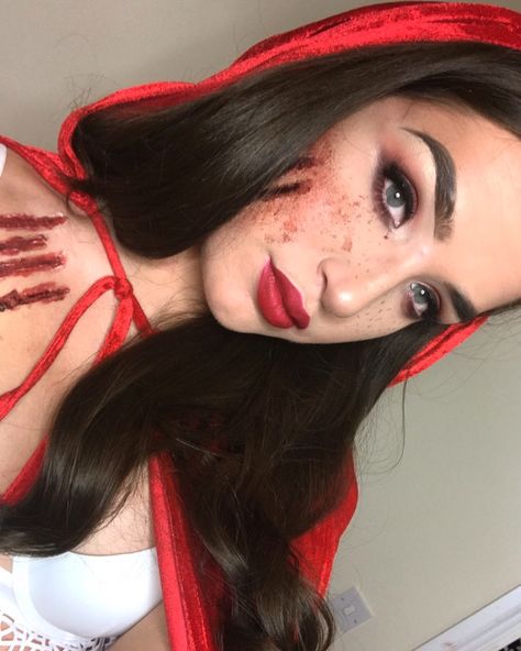 Halloween Costumes Astetic, Lil Red Riding Hood Makeup, Little Red Riding Hood Hairstyles, Scary Little Red Riding Hood Makeup, Red Riding Hood Halloween Makeup, Red Riding Hood Makeup Cute, Little Red Riding Hood Costume Makeup, Little Red Riding Hood Makeup Ideas, Little Red Riding Hood Hair