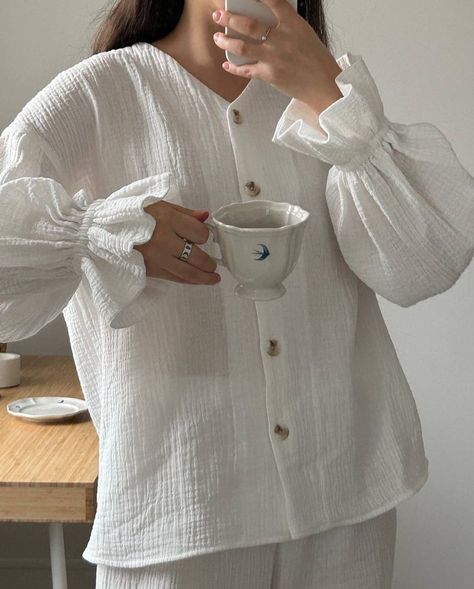 Cotton Pajamas Women, Blouse Casual Fashion, Women Dresses Classy, Fashion Tops Blouse, Everyday Fashion Outfits, Casual Day Outfits, Fashionista Clothes, Stylish Clothes For Women, Simple Trendy Outfits