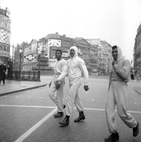 Paris Shooting, Boxing Legends, Cassius Clay, Mohammad Ali, Vintage Boxing, Burning House, Mohamed Ali, Muhammed Ali, Boxing History