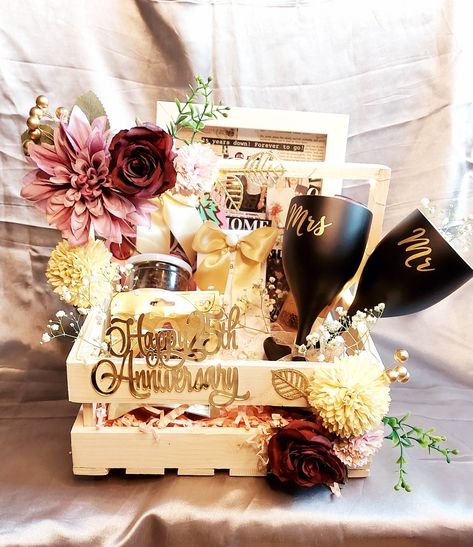 25th Anniversary Hamper Ideas, Anniversary Hamper Ideas, Holi Hampers, Anniversary Hamper, Aquarium Architecture, Hampers For Her, 25th Anniversary Gift, Valentines Gift Box, Packing Ideas