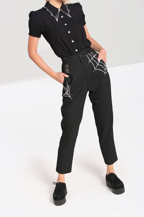 Vintage Alternative Fashion, Wednesday Outfit Ideas For Work, Spider Inspired Outfit, Female Punk Outfits, Spider Themed Outfit, Minimal Goth Outfit, Yamikawaii Outfit, Goth Pants Outfit, Plus Size Corporate Goth