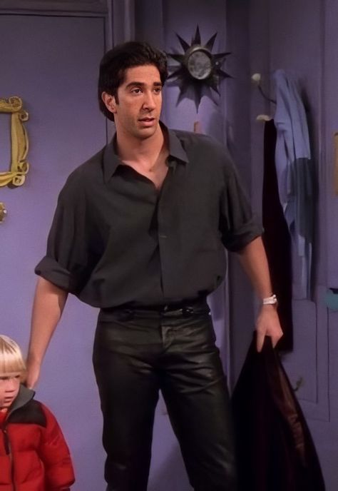 Friends Men Outfits, Ross Friends Outfits, Friends Tv Outfits, Ross Geller Outfits, Joey Tribbiani Outfits, Chandler Bing Outfits, Ross Outfits, Friends Costumes, Ross Friends