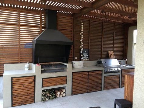 Small Outdoor Kitchens, Outdoor Kitchen Design Modern, Outdoor Bbq Area, Barbecue Design, Outdoor Barbeque, Kitchen Design Layout, Outdoor Kitchen Decor, Outdoor Bbq Kitchen, Patio Kitchen