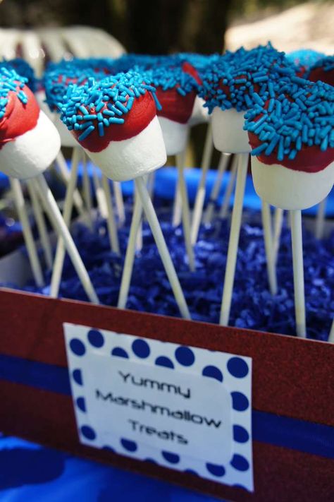 Spiderman Birthday Party Food, Spiderman Birthday Party Ideas, Bolo Da Hello Kitty, Happy Birthday B, Spiderman Birthday Party Decorations, Covered Marshmallows, Marvel Birthday Party, Spiderman Theme, Avenger Birthday Party