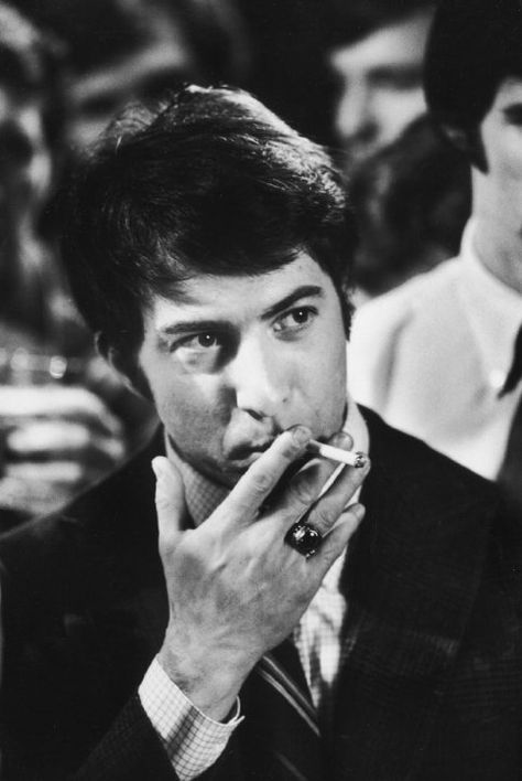 Still of Dustin Hoffman in John and Mary (1969) Mike Nichols, Tyrone Power, Dustin Hoffman, Errol Flynn, Humphrey Bogart, Meryl Streep, Black And White Portraits, Jolie Photo, Iconic Movies