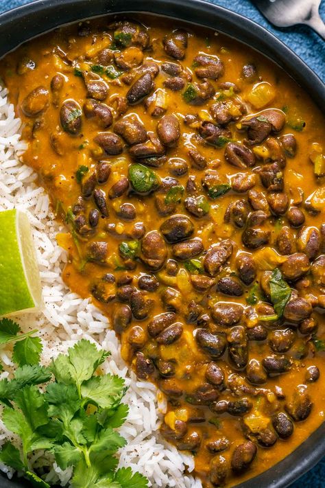 This delicious black bean curry is a perfect weeknight dinner. It's mildly spicy, loaded with flavor and ready in 30 minutes or less! | gimmethatflavor.com Creamy Black Bean Curry, Black Bean Curry Recipes, Black Bean Curry, Indian Beans Recipe, Bean Curry Recipe, Spicy Black Beans, Bean Curry, Black Bean Recipes, Beans Curry