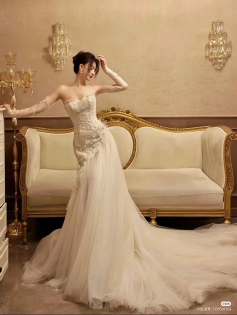 Korean Wedding Dress Elegant, Fairy Wedding Gown, Wedding Dress With Gloves, Gaun Koktail, Plain Wedding Dress, Couture Wedding Dress, Asian Wedding Dress, Wedding Dresses Cinderella, Fairy Tale Wedding Dress