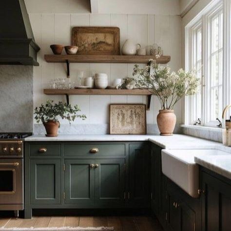 Cozinha estilo Boho chique 🌿🍂🕊 marcada por um mix de estilos, texturas naturais e muito verde 🌱 Mediterranean Kitchen Design, Green Kitchen Designs, Grey Kitchen Floor, Kitchen Ideas Dark Cabinets Espresso, Brown Kitchen Cabinets, Sage Green Kitchen, Mediterranean Kitchen, Transitional Decor Kitchen, Bathroom Redesign