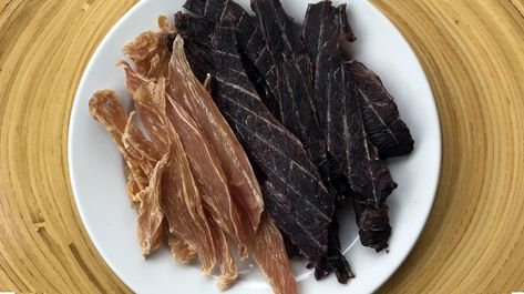 Dehydrated Jerky, Diy Jerky, Jerky For Dogs, Dog Jerky, Homemade Beef Jerky, Homemade Jerky, Jerky Recipes, Easy Dog Treats, Treats For Dogs