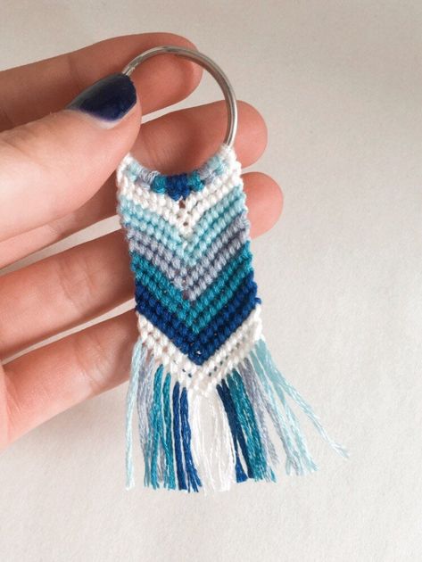 Chevron Keychain, Brazilian Bracelet, Keychain Blue, Diy Friendship Bracelet, Cute Friendship Bracelets, Blue Keychain, Blue Weave, Friendship Bracelets Designs, Bracelet Keychain